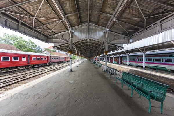 Platform of the railway station in the village of Deiyannewela