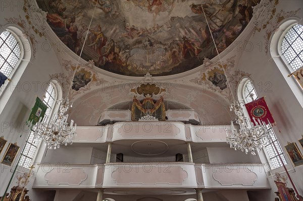 Two-storey organ loft
