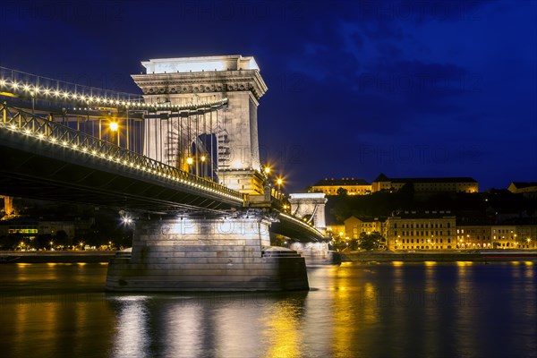 Chain Bridge at the blue hour