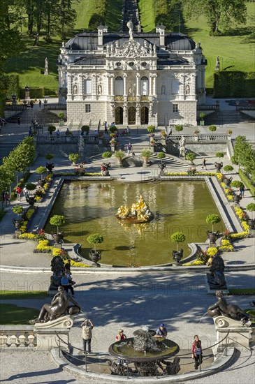 Water parterre with the Flora fountain