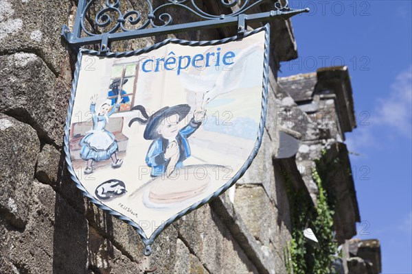 Hanging sign of a Creperie