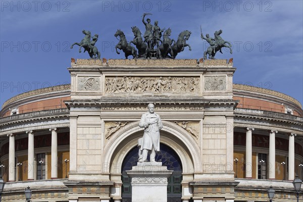 Statue of Ruggiero Settimo