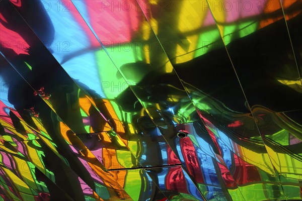 Reflecting ceiling