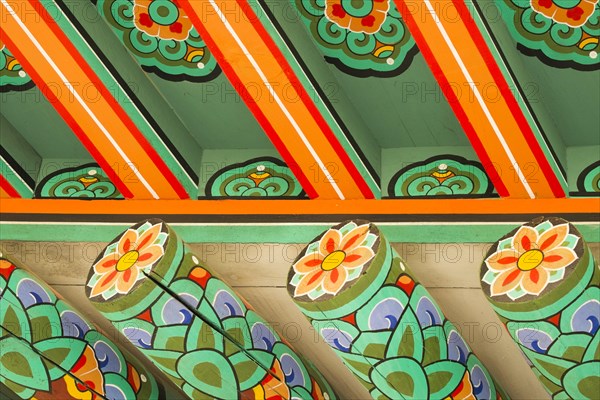 Under roof decorations of a temple