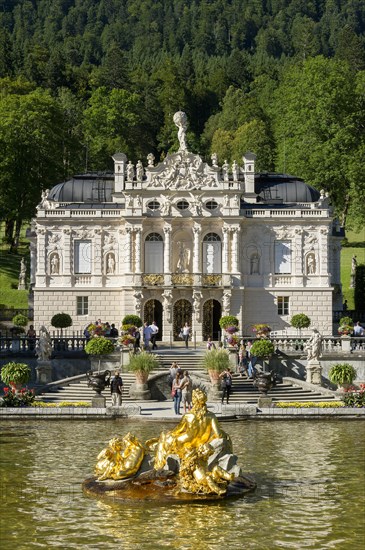 Water parterre with the Flora fountain
