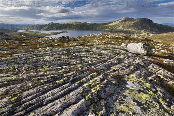 Heddersvatn Lake with the Heddersfjell plateau near Rjukan