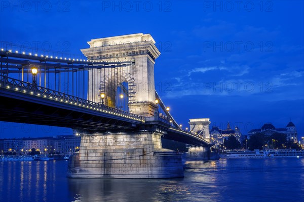 Chain Bridge at the blue hour
