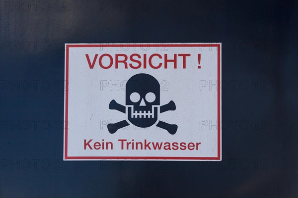 Sign 'Vorsicht! Kein Trinkwasser'