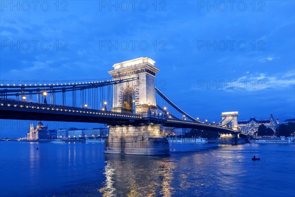 Chain Bridge at the blue hour