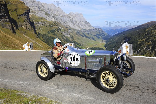 Mountain race for vintage racing cars
