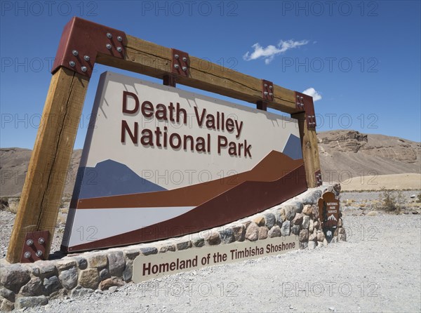 Sign at the eastern entrance to the Death Valley National Park