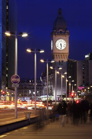 Rush hour traffic at Gare de Lyon railway station