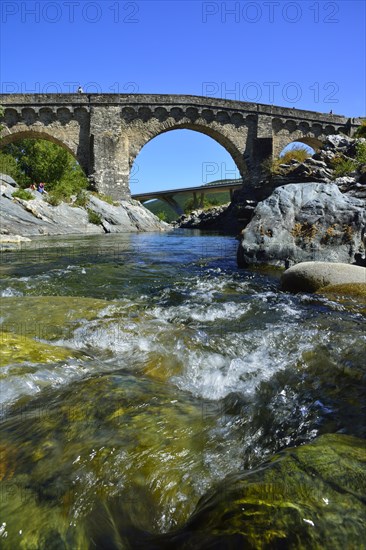 Old Genovese Bridge and the new dual carriageway bridge over the Tavignano River