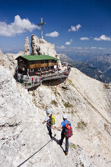 Rifugio Lorenzi mountain hut