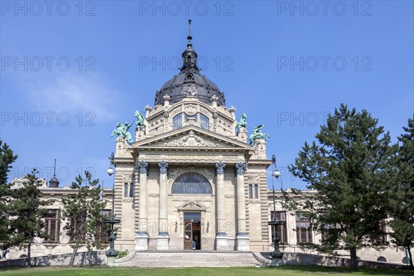 Szechenyi Thermal Bath or Szechenyi-gyogyfurdo