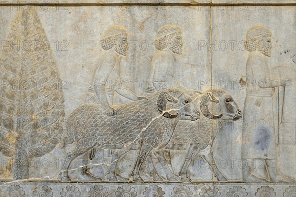 Delegation bas-relief