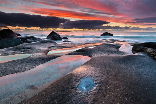 Evening mood on the coast near Utakleiv