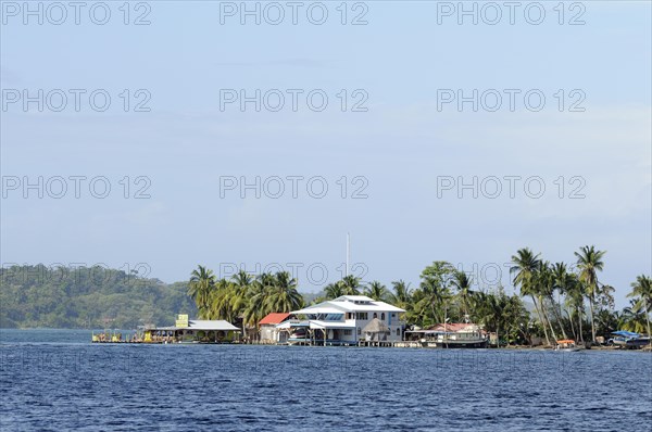 Aqua Lounge Hostel and Bar