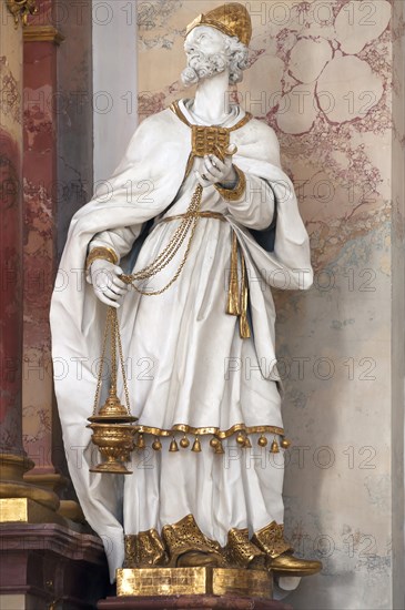 Sculpture of David at the high altar