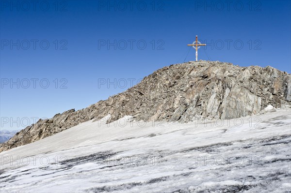 Summit cross of Mt Weissseespitze