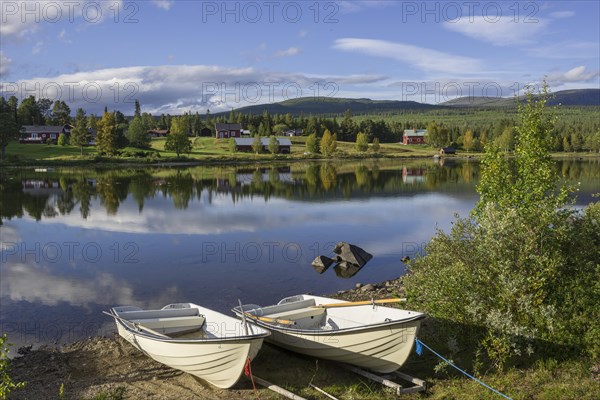 Rowing boats on Arrenjarka Island