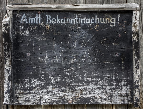 Old information board with the inscription 'Amtliche Bekanntmachung'