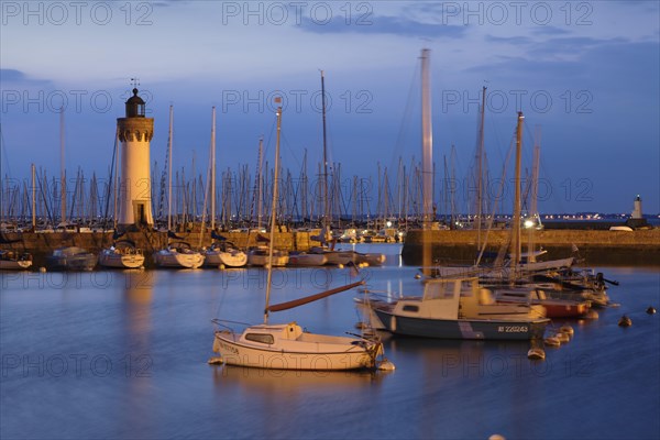 Lighthouse at the old fishing harbour of Port Haliguen