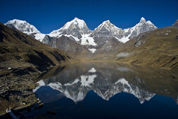 Lake Qarwaqucha in the morning