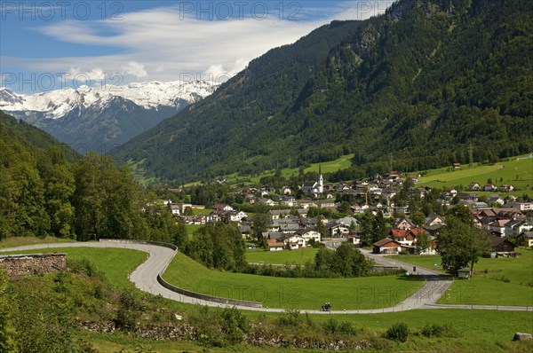 Winding road in front of the village of Linthal
