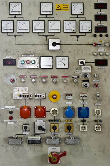 Power switch box