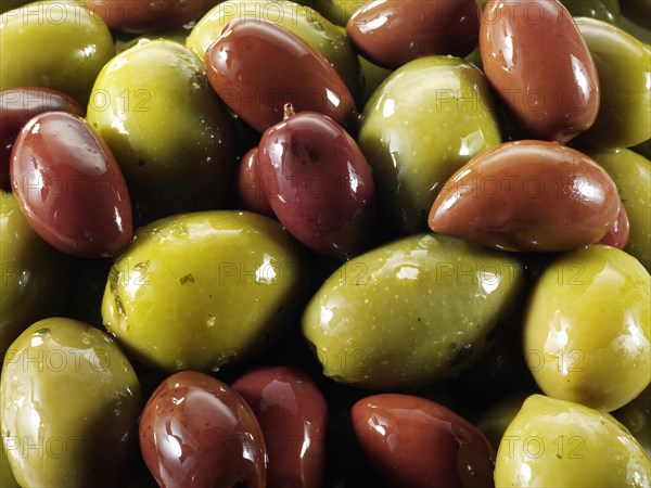 Mixed green and kalamata olives