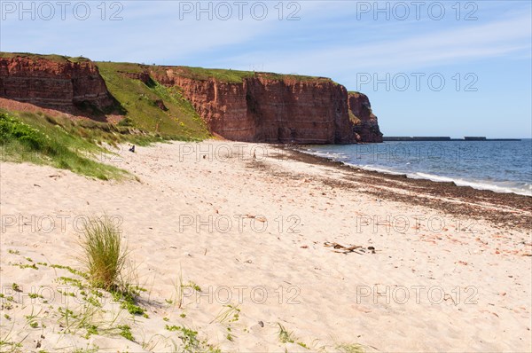 View from the beach of the Heligoland Lowlands towards the rocks of the Upperlands