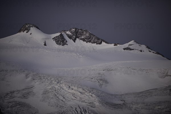 Zuckerhuetl mountain and Sulzenauferner glacier