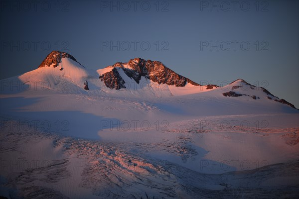Zuckerhuetl mountain and Sulzenauferner glacier at sunrise