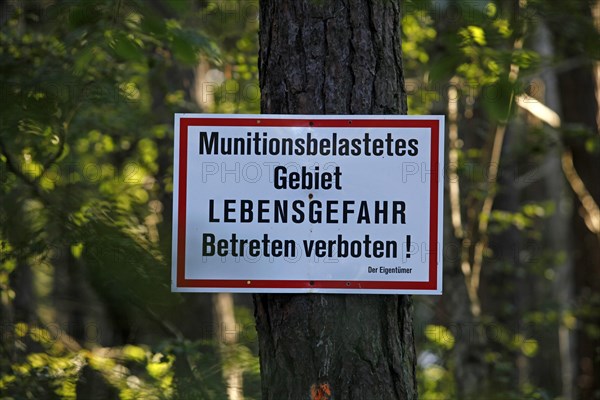 Warning sign 'Munitionsbelastetes Gebiet
