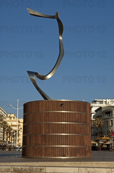 Sculpture L'Aurore by Clemente Ochoa on the Place Mediterranee square