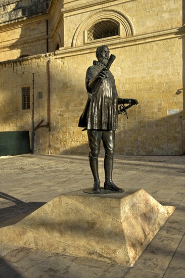 Statue of Jean de la Valette
