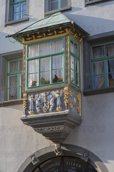 Box bay window