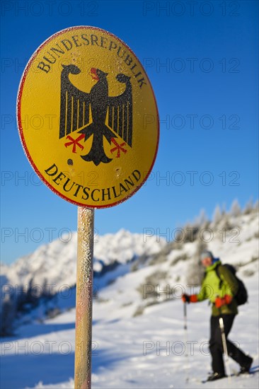 Man snowshoeing at Torrener Joch pass