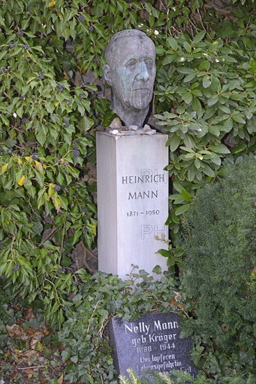 Honorary grave of the writer Heinrich Mann