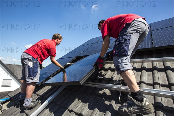 Construction of a solar energy system on a house