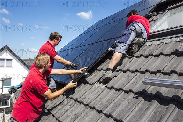 Construction of a solar energy system on a house