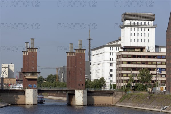 Schwanentorbruecke bridge and office building