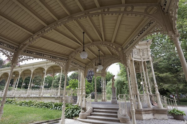 Park colonnade