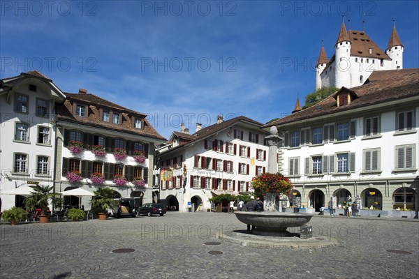 Marketplace in front of the Thun Castle