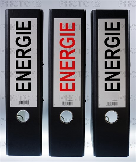 Three ring binders labeled Energie