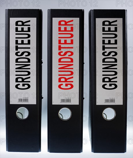 Three file folders labeled 'Grundsteuer'