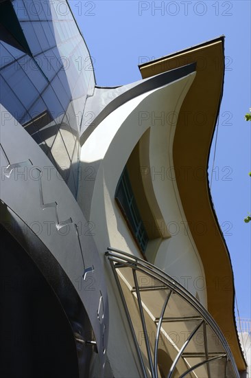 Crooked House'