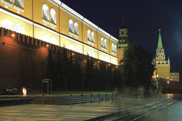 Arsenal of the Kremlin with the Troitskaya Tower at night