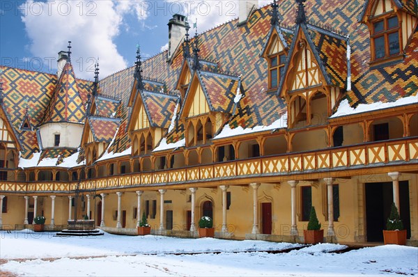 Hotel-Dieu de Beaune in the snow